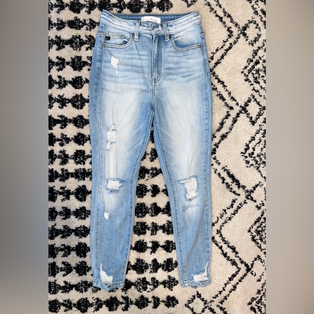 KanCan light wash distressed skinny jeans